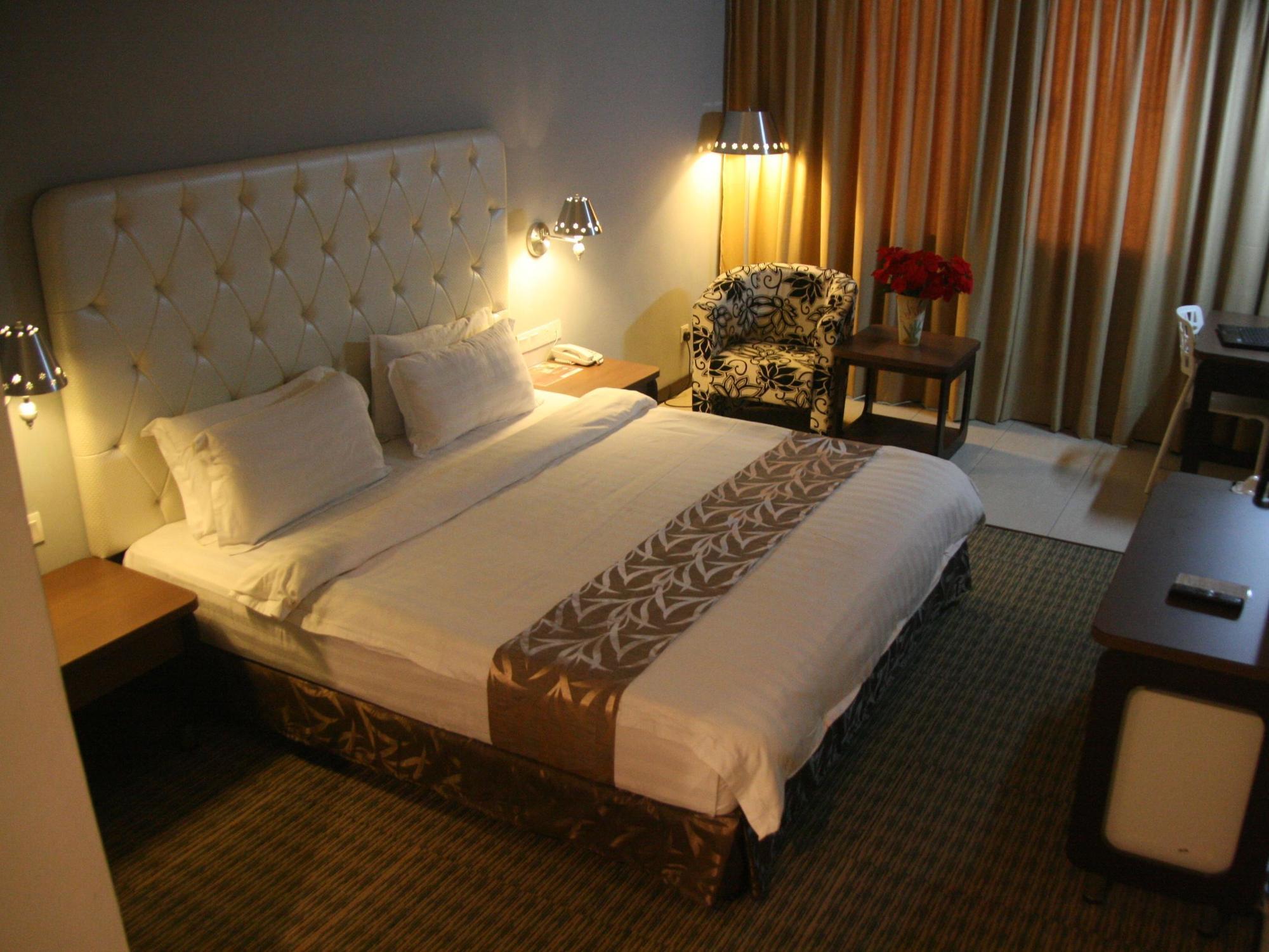Ritz Garden Hotel Manjung Lumut Esterno foto
